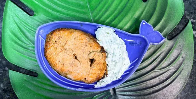 Receita de Posta de Salmão na Manteiga com Molho de Iogurte